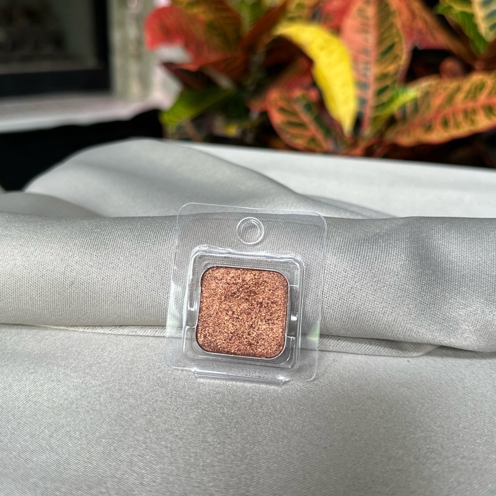 Seint shimmer eyeshadow in Ginger